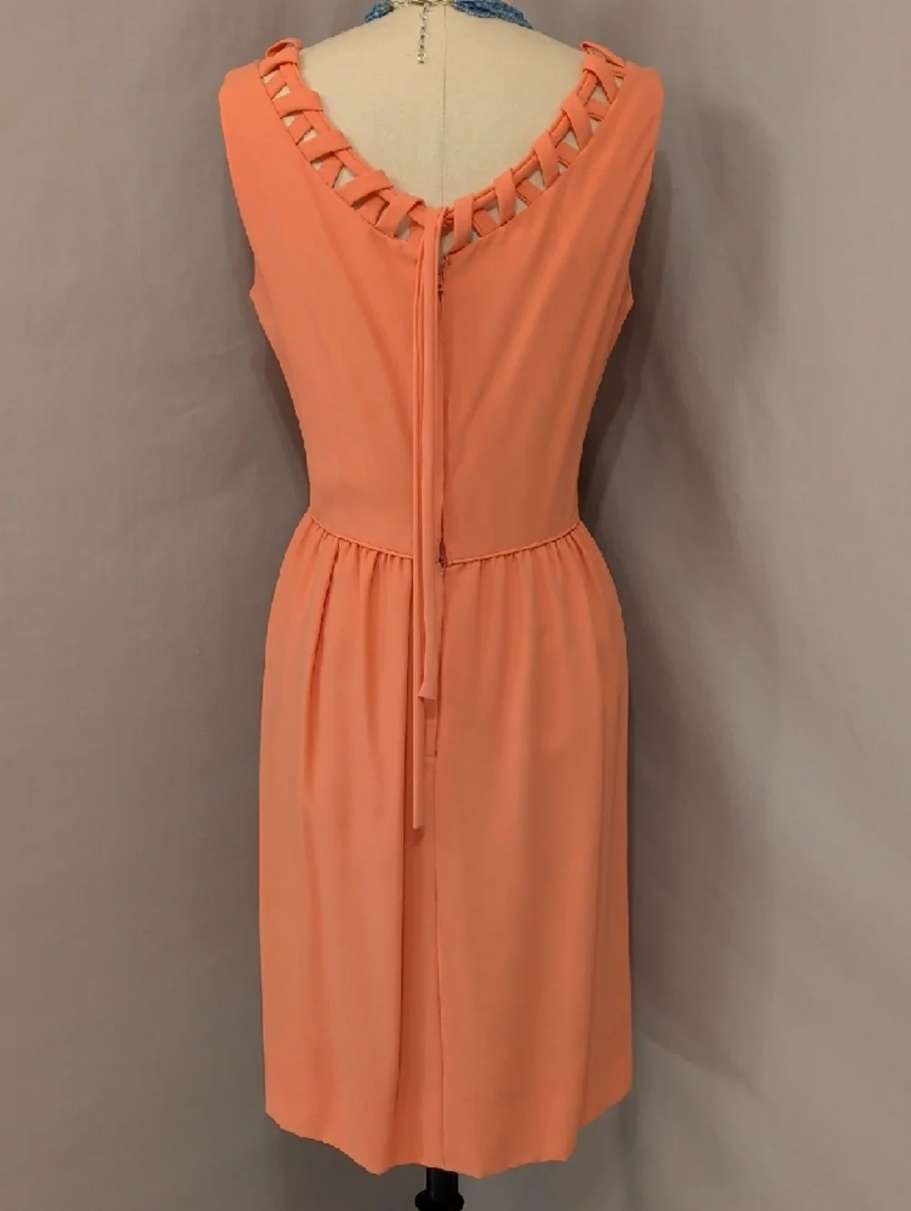 Vintage Fifties Sleeveless Coral Midi Dress with Lattice Neckline Elegant SeeMes - Picture 4 of 12